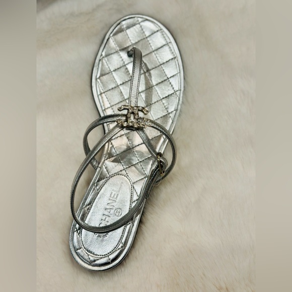 New authentic CHANEL jewel cage thong - Picture 3 of 4